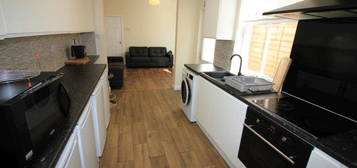 5 bedroom terraced house