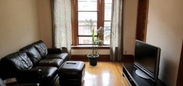 3914 N Greenview Ave Apt 2, Chicago, IL 60613