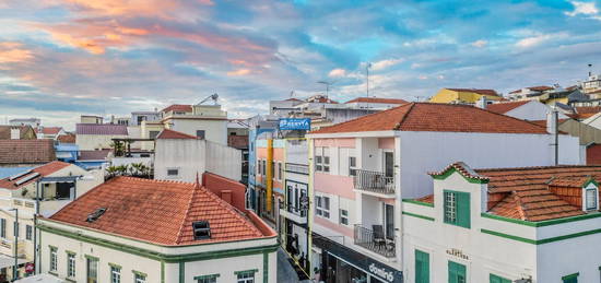 Prédio com vista mar na icónica muralha de Buarcos com dupla afetação