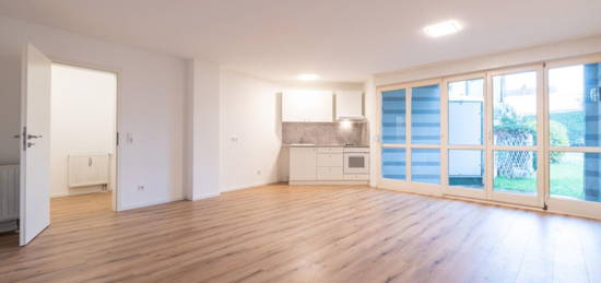 Helle sanierte 1 Zimmer Wohnung mit Terrasse in zentraler Lage