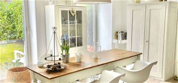 Neuwertige 2,5-Zimmer-Maisonette-Wohnung mit Balkon und Einbauküche in Korschenbroich