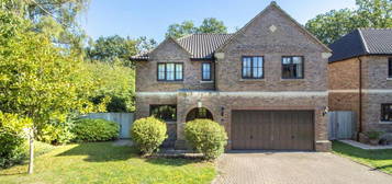 5 bedroom detached house