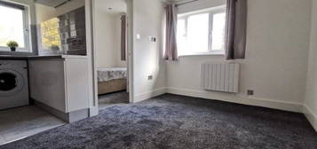 Maisonette to rent in Watersfield Close, Lower Earley, Reading RG6