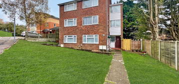 Maisonette for sale in Falconers Road, Luton, Bedfordshire LU2