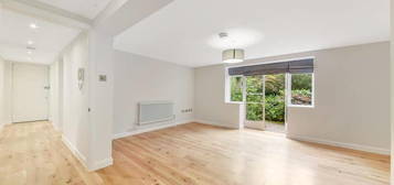 Flat to rent in 34 Trinity Church Square, London SE1