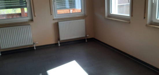 4 Zimmer Wohnung, WF 140 qm, mit Carport und Stellplatz