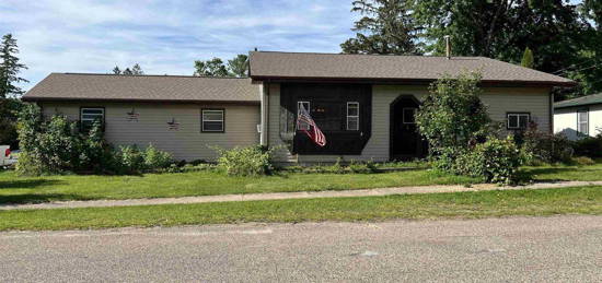 214 Pine St, Tigerton, WI 54486