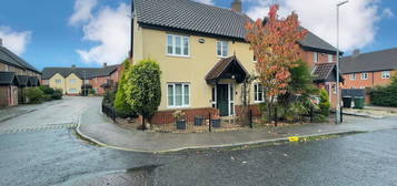 4 bed link detached house to rent