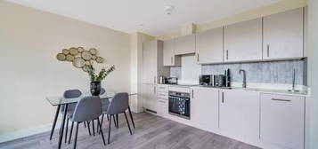 Flat for sale in Surbiton, Surrey SM3