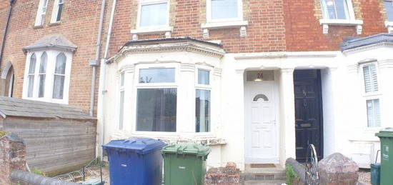 5 bedroom terraced house