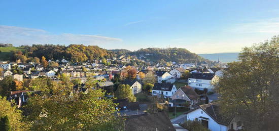 Traumhafte Dachgeschosswohnung in Südlage mit Panoramaaussicht