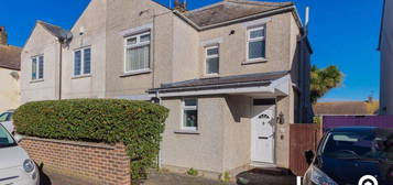 3 bed semi-detached house for sale