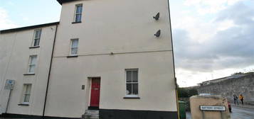 Flat to rent in Clarence Place, Stonehouse, Plymouth PL1