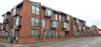 Flat to rent in Parkfield Road, Wolverhampton WV4