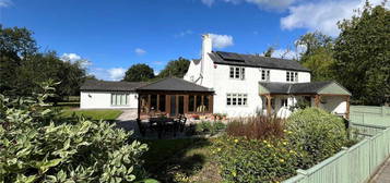 6 bedroom detached house for sale