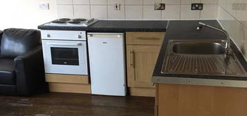 Flat to rent in Cricklewood Broadway, London NW2