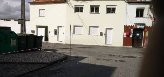 Arrendamento de Apartamento T2  na rua D'Além, 485