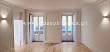 Arrendamento de Apartamento T4  em Chiado