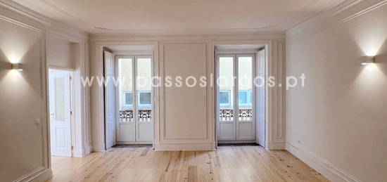 Arrendamento de Apartamento T4  em Chiado