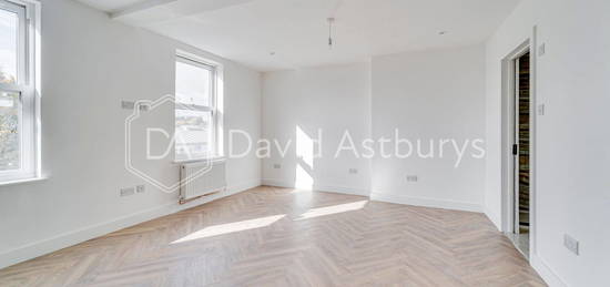 Studio to rent in Hornsey Road, Finsbury Park, London N19