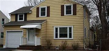 38 Stanford Rd, Rochester, NY 14620