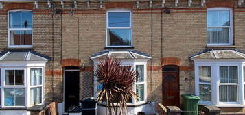 Terraced house to rent in Cleveland Street, Taunton TA1