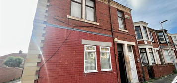 Flat to rent in Fern Dene Road, Bensham, Gateshead NE8