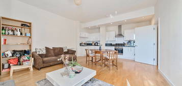 Flat to rent in Axminster Road, London N7