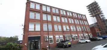 Flat to rent in Peel Mills, Commercial Street, Morley LS27