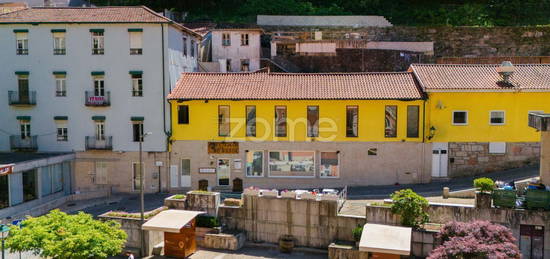 Prédio no Centro da Vila do Gerês