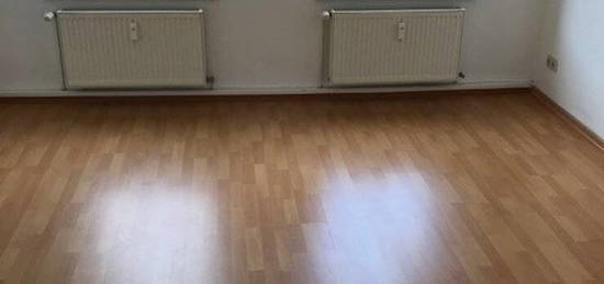 Preiswerte  kleine schöne 2-R-Wohnung mit Balkon ca.46m² in MD-Lemsdorf zu vermieten.