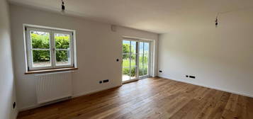 VermieteTraumhafte 2 Zimmer (75qm)Wohnung mit Seeblick und Garten