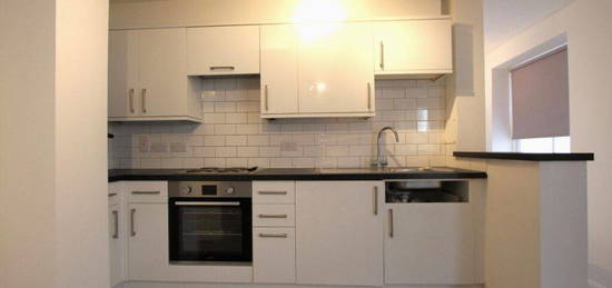 Flat to rent in The Lofts, Parsons Street, Banbury, Oxon OX16