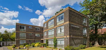 Flat to rent in Brendon Court, The Avenue, Radlett, Hertfordshire WD7