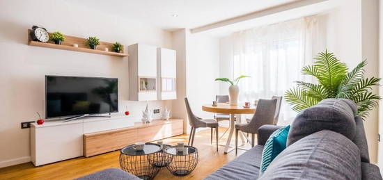 Appartement meublé  à louer, 3 pièces, 3 chambres, 85 m²