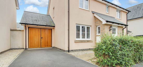 4 bed detached house for sale