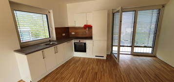 Sehr helle 2-Zimmer-Wohnung mit überdachter Terrasse