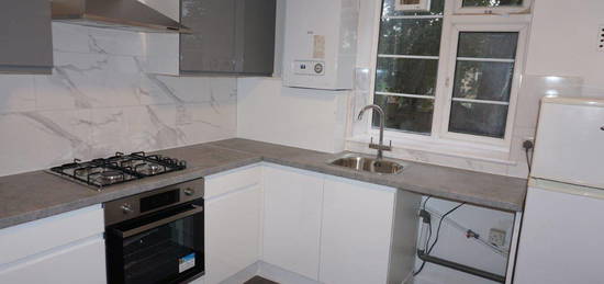 Flat to rent in Wilton Court, Wilton Road, London N10