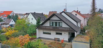 Besondere Architektur, vielseitige Möglichkeiten 
Freistehendes Ein-Zweifamilienhaus in Altenfurt