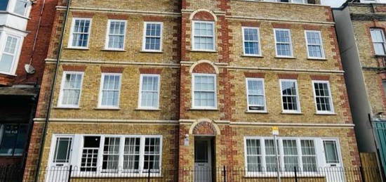 Flat to rent in High Street, Ramsgate CT11