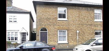 2 bed semi-detached house to rent