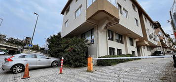 ALTUNİZADE'DE SİTE İÇERİSİNDE OTOPARKLI 5+1 DUBLEX SATILIK DAİRE