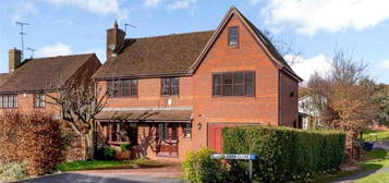 5 bedroom detached house to rent