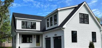 77 Meredith Way, Portsmouth, NH 03801