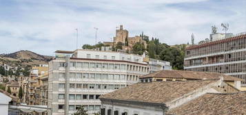 Ático de alquiler en Reyes Católicos, Centro - Sagrario