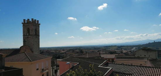 Bilivelli con terrazza panoramica, cortile