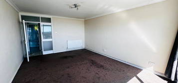 Flat to rent in Arundel Road, Eastbourne BN21