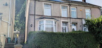 4 bed semi-detached house for sale