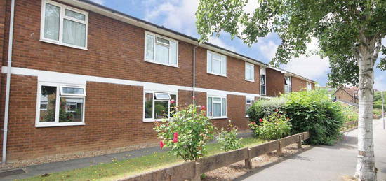 Flat to rent in Haylett Gardens, Anglesea Road, Kingston Upon Thames KT1