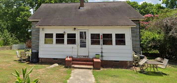 7 Circle St, Great Falls, SC 29055